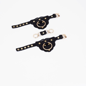 Черные наручники с золотистой фурнитурой