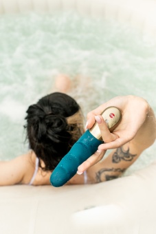 Мини-пульсатор Fun Factory Stronic Petite бирюзовый