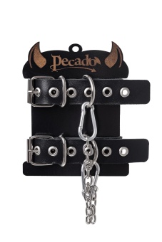 Черные оковы из одного ремешка с люверсами