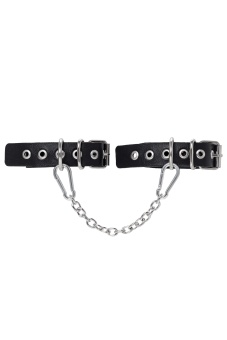 Черные оковы из одного ремешка с люверсами