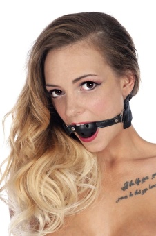 Кляп Fetish Tentation с наручниками для фиксации рук на спине