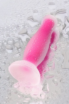 Светящаяся в темноте анальная пробка Beyond Cain Glow 9 см