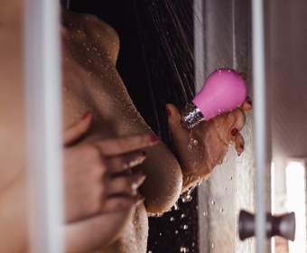 Силиконовая лампочка с вибрацией Gvibe Gbulb розовая