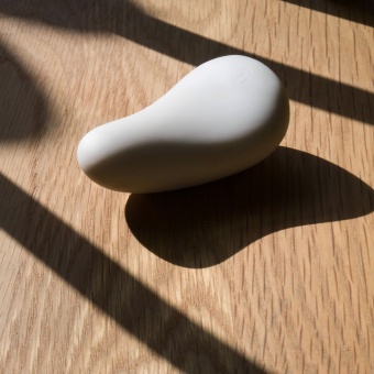 Серый вибромассажёр Opal