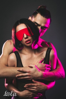 Красная маска Shy